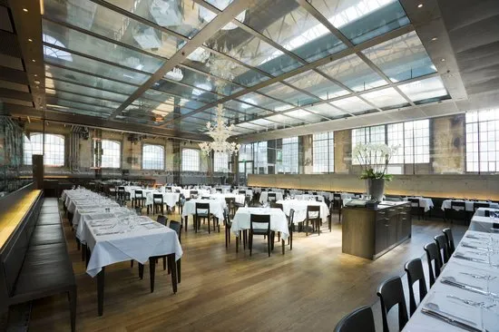 Speisesaal des Restaurant LaSalle im Schiffbau Zürich, Ort der Vernissage